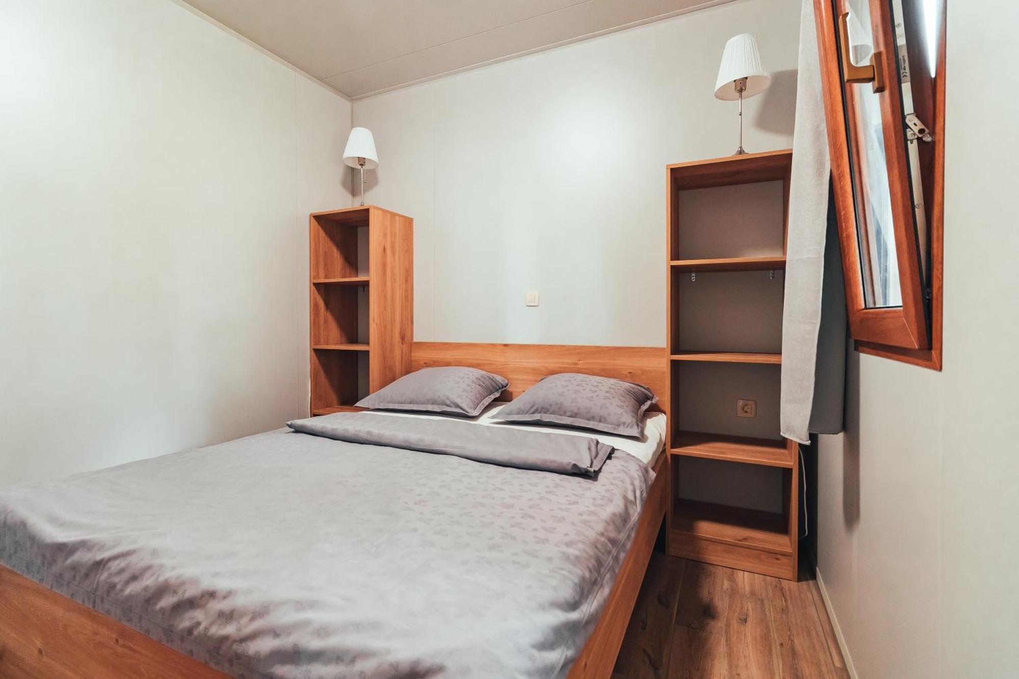 Terme Banovci - Mobilne Hiske Med Brajdami Hotel Luaran gambar