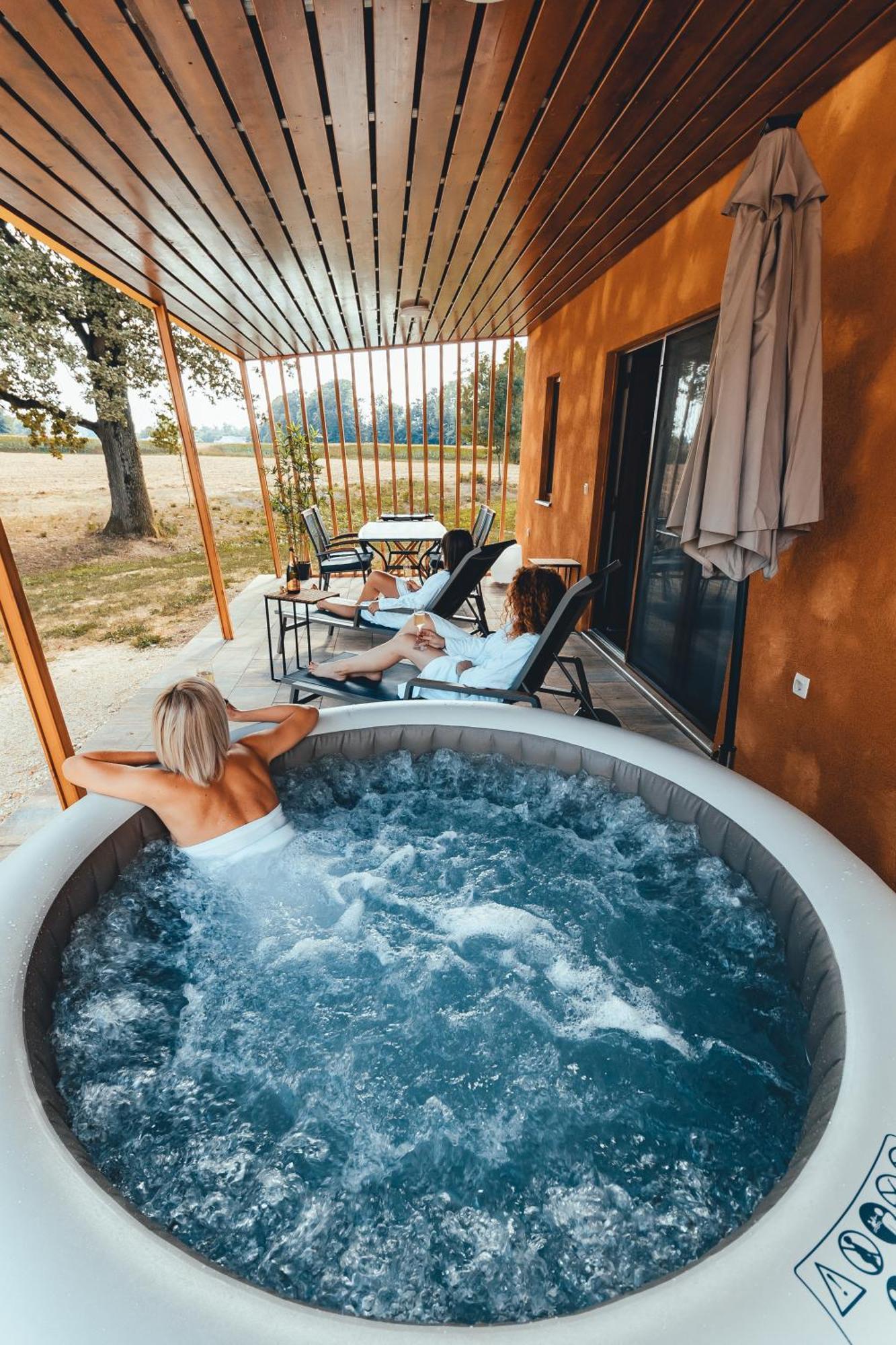 Terme Banovci - Mobilne Hiske Med Brajdami Hotel Luaran gambar
