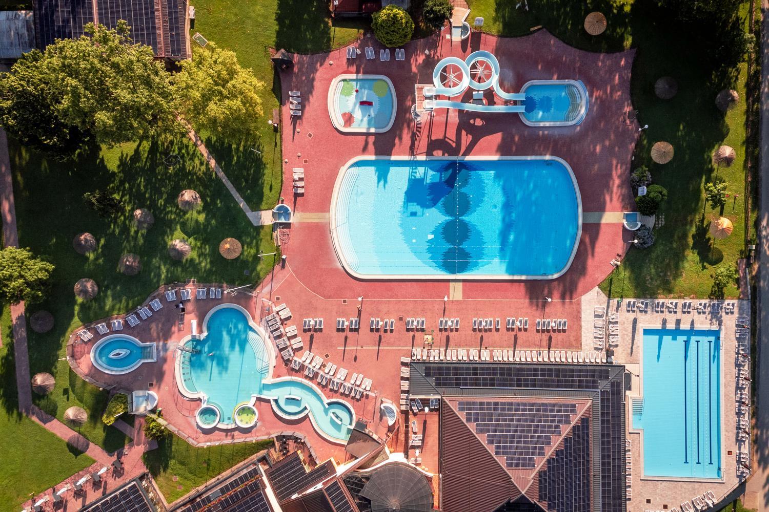 Terme Banovci - Mobilne Hiske Med Brajdami Hotel Luaran gambar