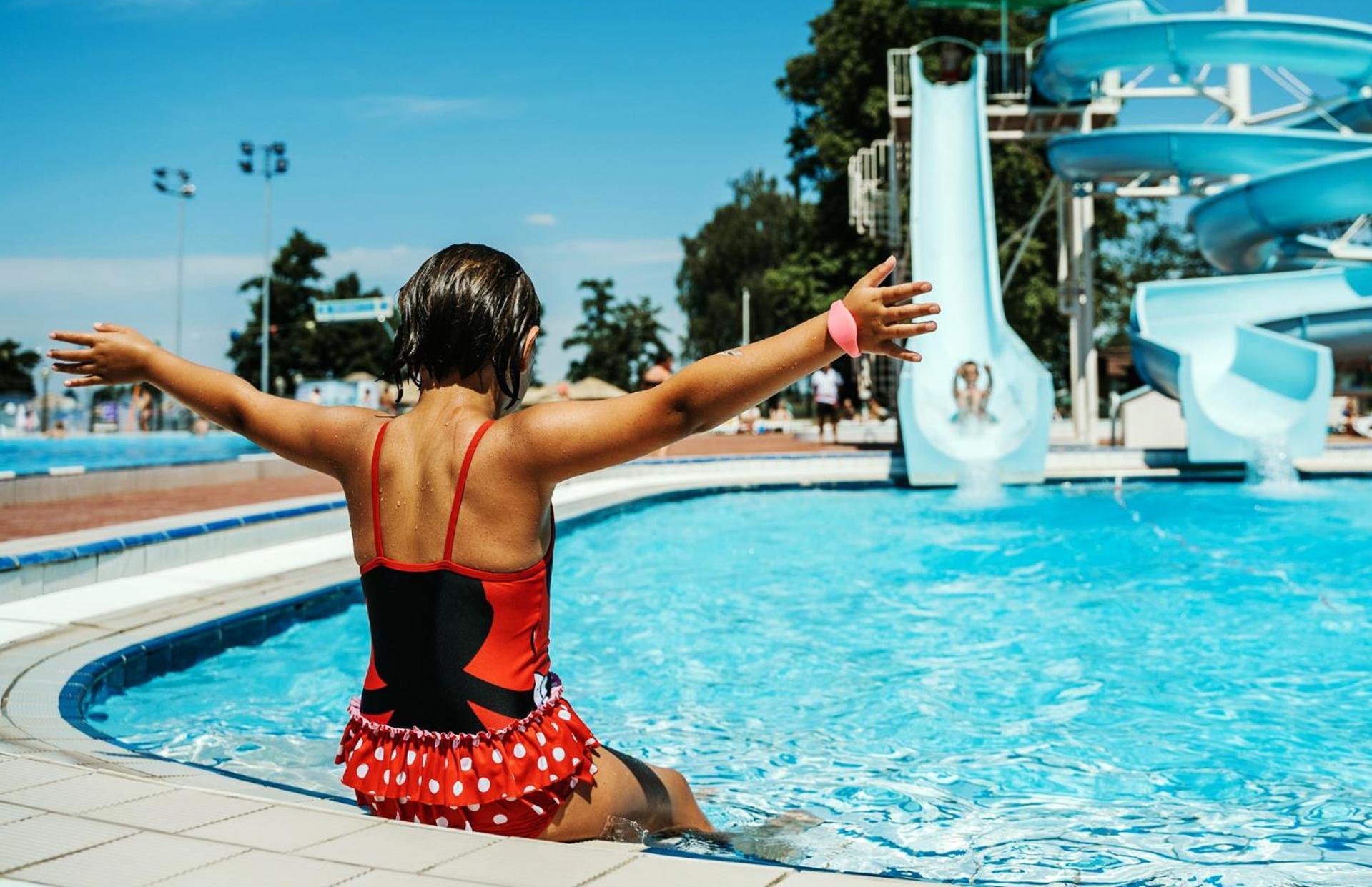 Terme Banovci - Mobilne Hiske Med Brajdami Hotel Luaran gambar